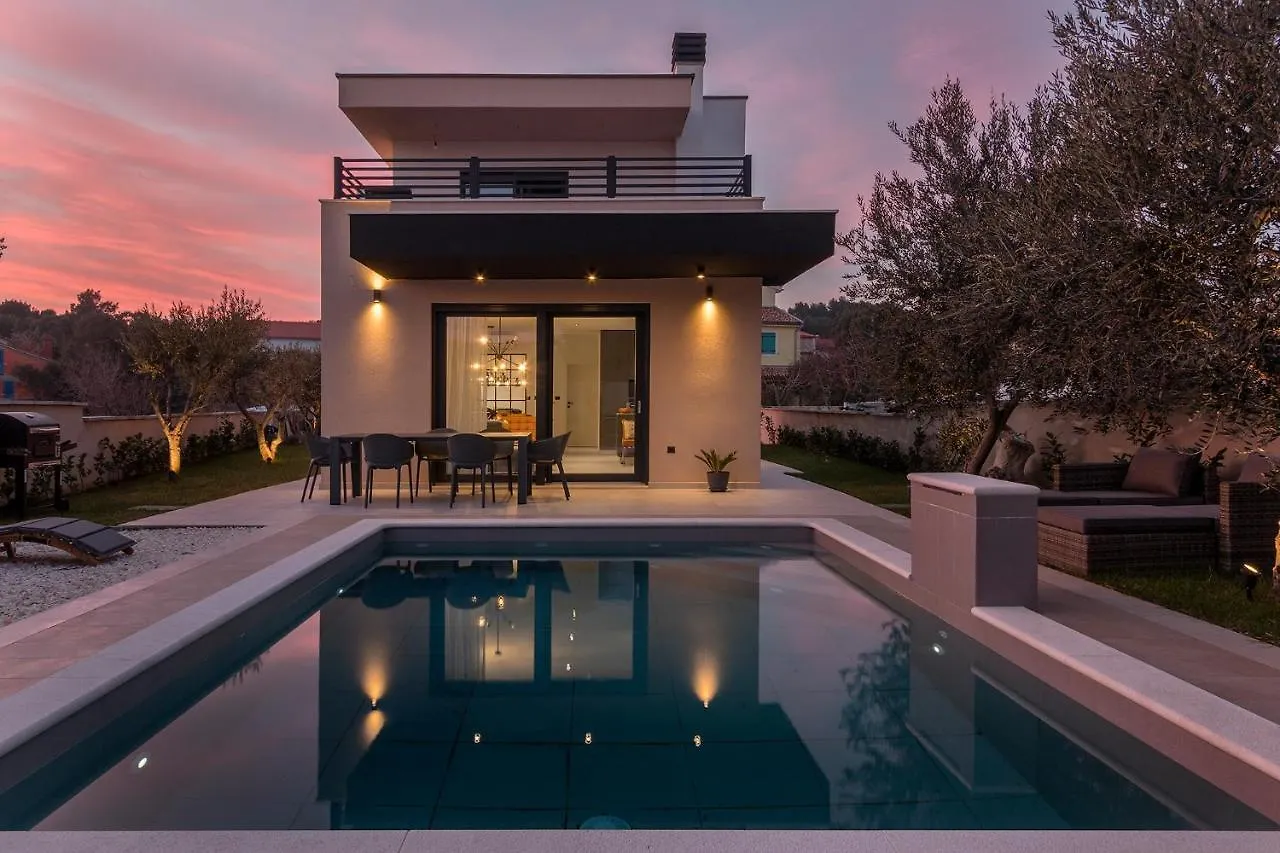 Villa M Premantura 0*,  Kroatien